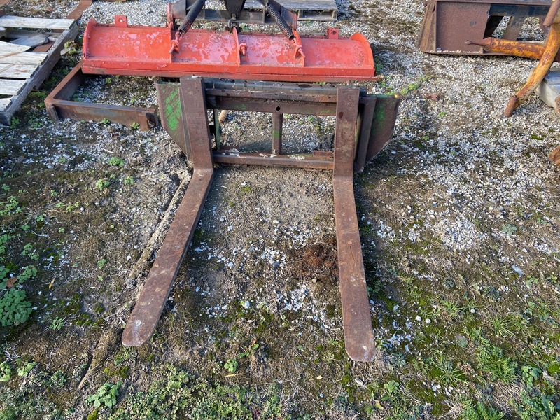 Attachments  John Deere Pallet Forks Photo